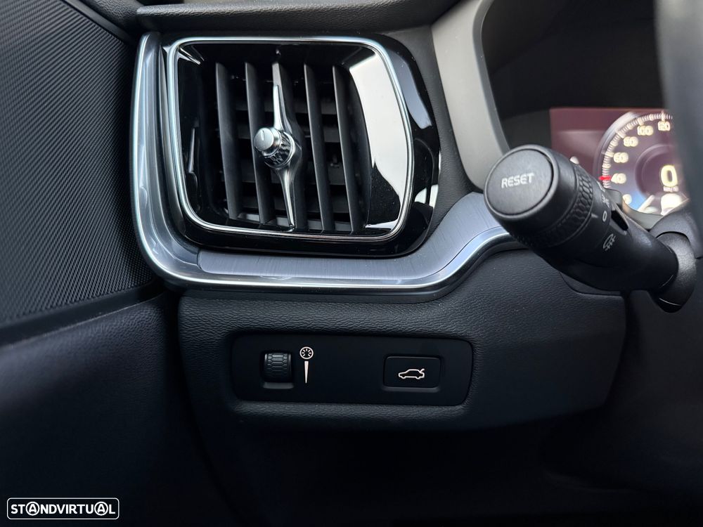Volvo V60 2.0 D3 Momentum - 23