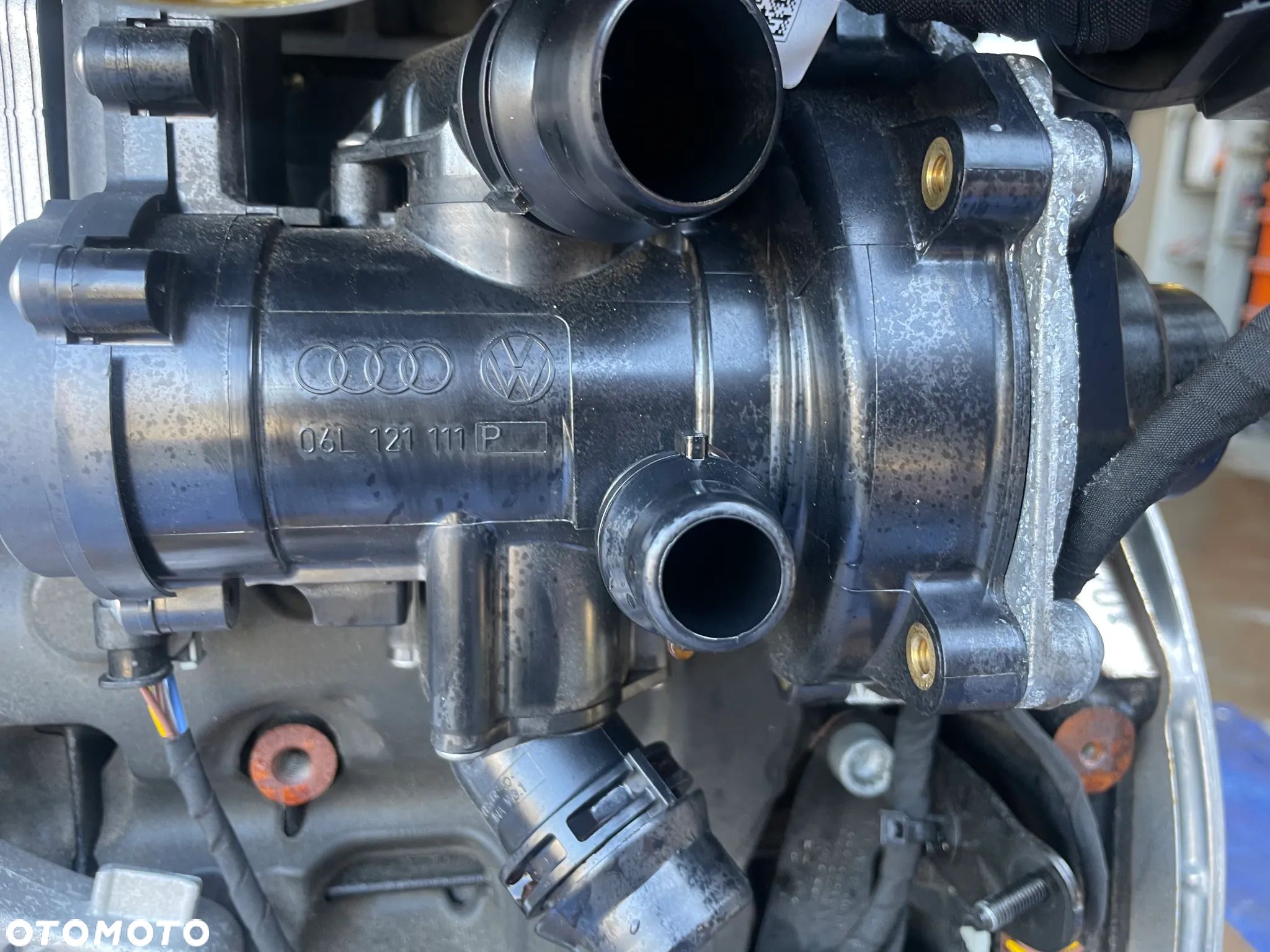 VW SKODA AUDI obudowa termostatu 06L121111P jak nowa 4 tys km - 1