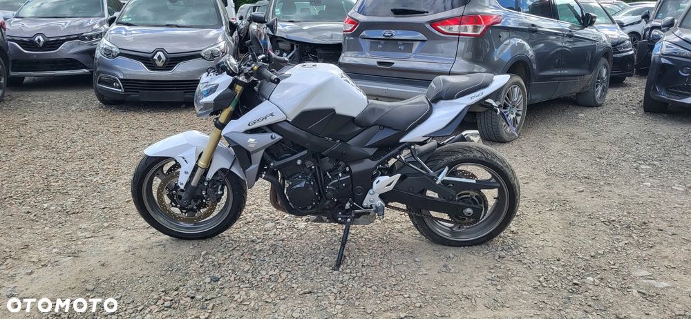 Suzuki GSR - 6