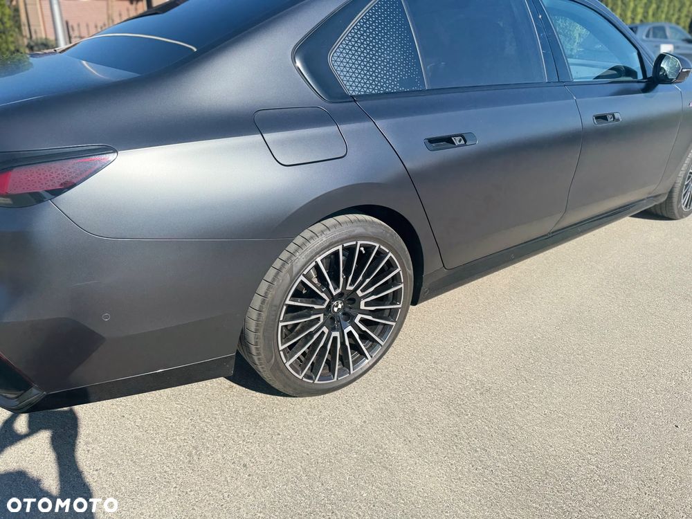 BMW Seria 7 740d xDrive mHEV Nero Lusso Edition sport - 27