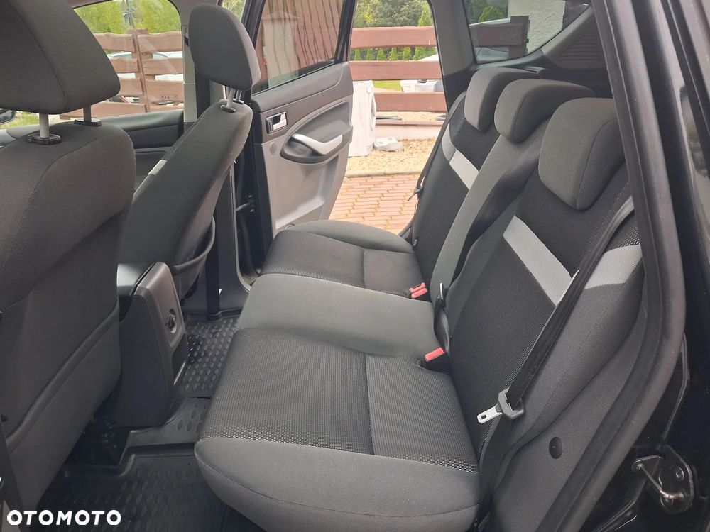 Ford Kuga 2.0 TDCi 2x4 Titanium - 16