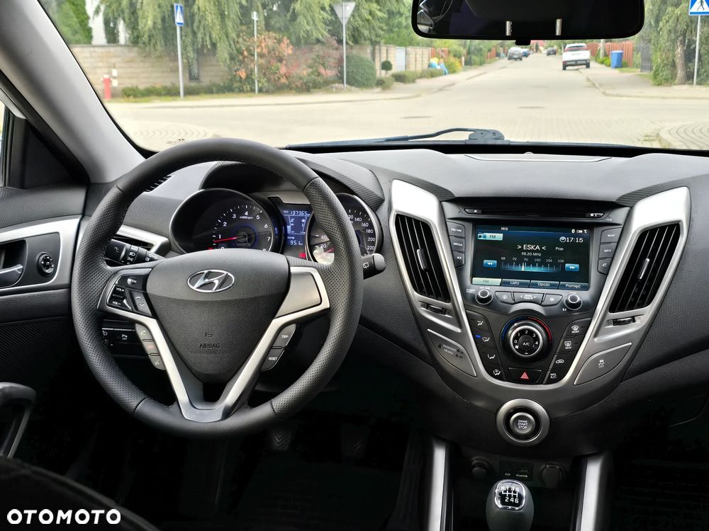 Hyundai Veloster - 4
