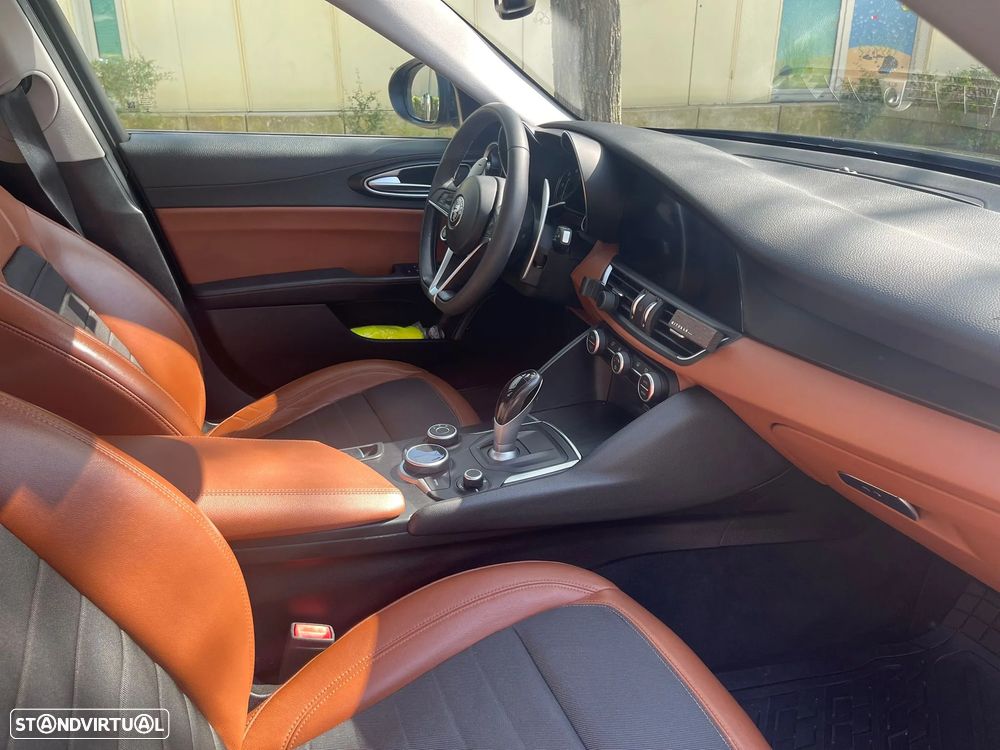 Alfa Romeo Giulia 2.2 D AT8 - 20
