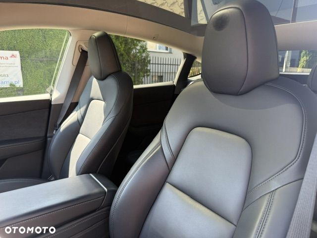 Tesla Model Y Performance AWD - 13