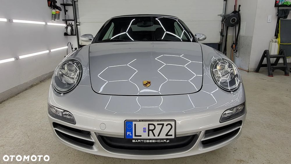 Porsche 911 Carrera 4 - 28