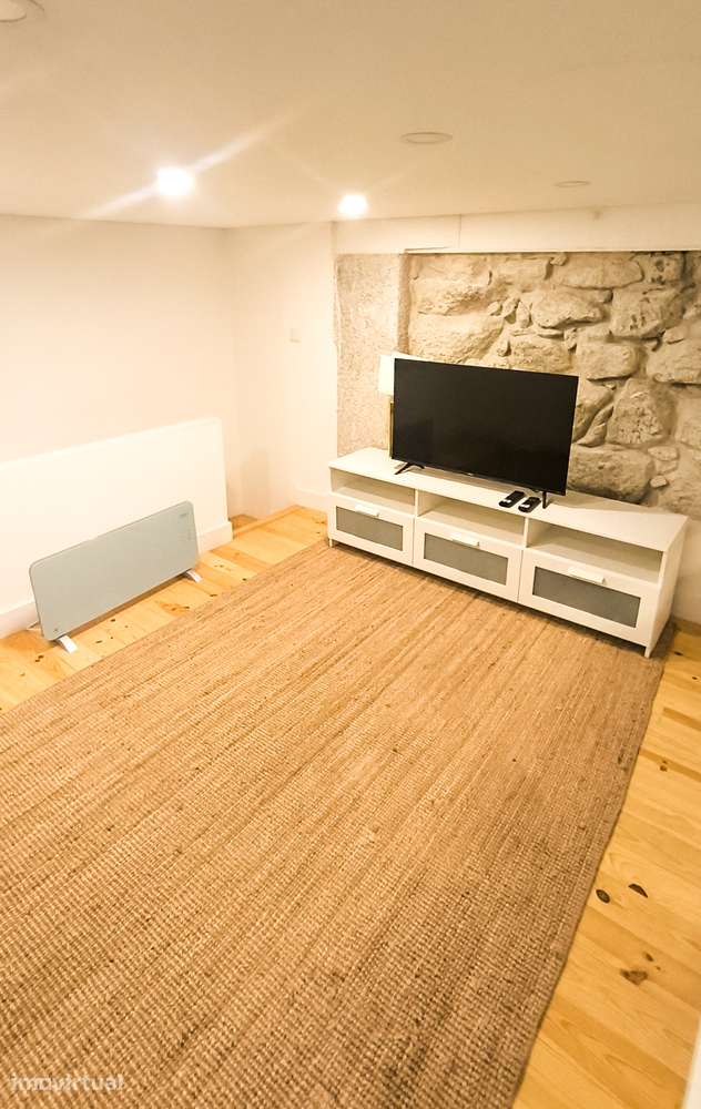T1 com Mezanine para Arrendamento - Centro do Porto - Grande imagem: 5/10