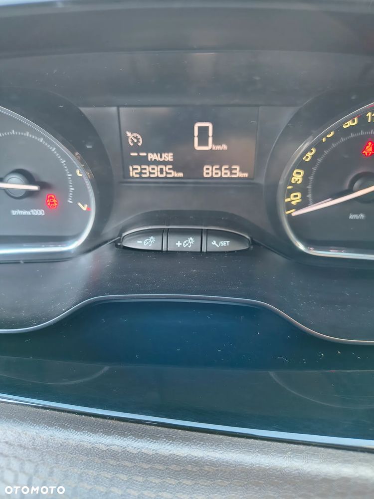 Peugeot 2008 1.2 Pure Tech Style EU6 - 15