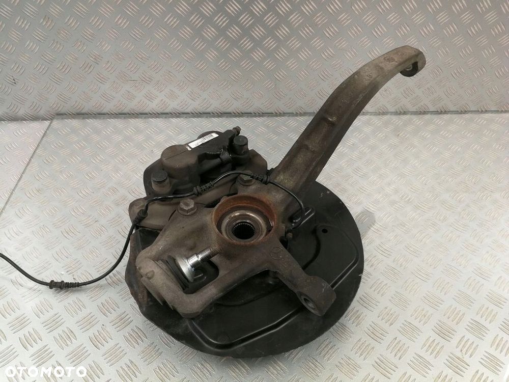 zacisk hamulcowy piasta zwrotnica lewy przód MERCEDES ML GL W164 X164 3,2 D - 3