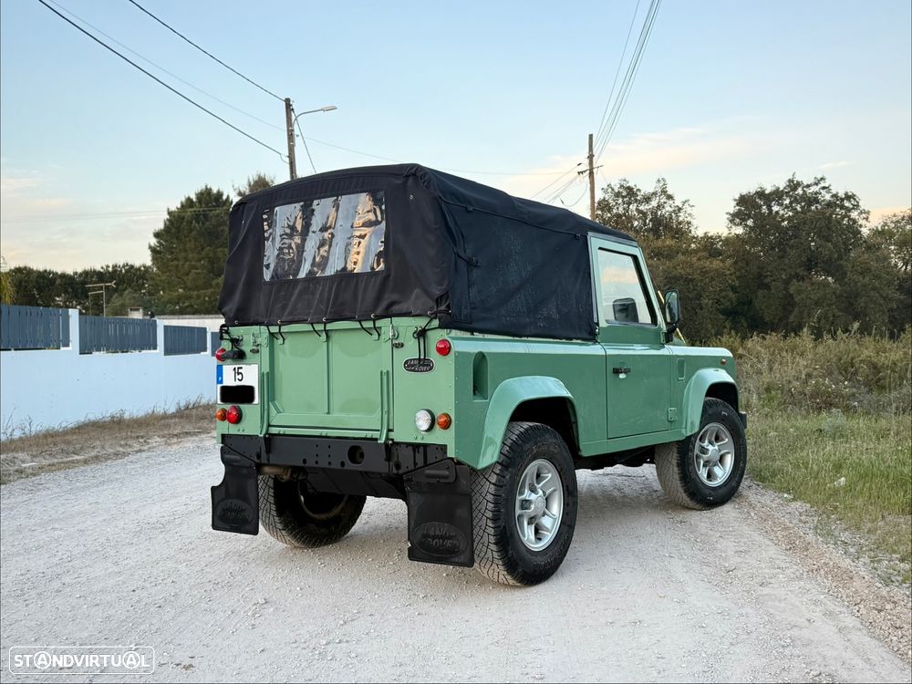 Land Rover Defender 90 2.4 CRD E - 4
