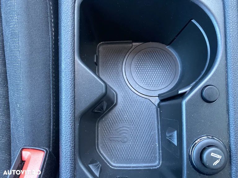 Volkswagen Golf 1.0 eTSI DSG MHEV Life - 30