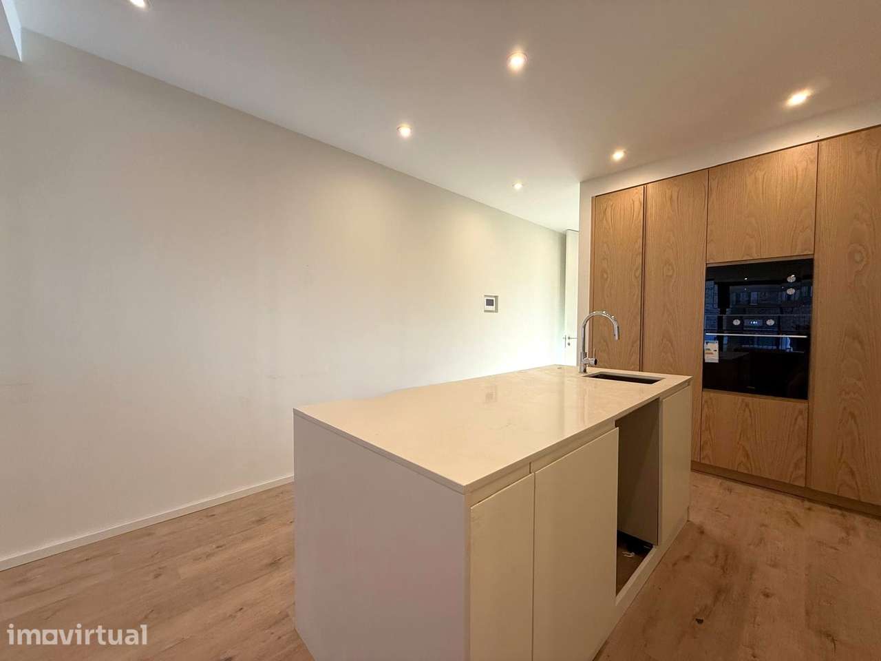 T2 remodelado e equipado c/ alpendre no Porto - Grande imagem: 4/24