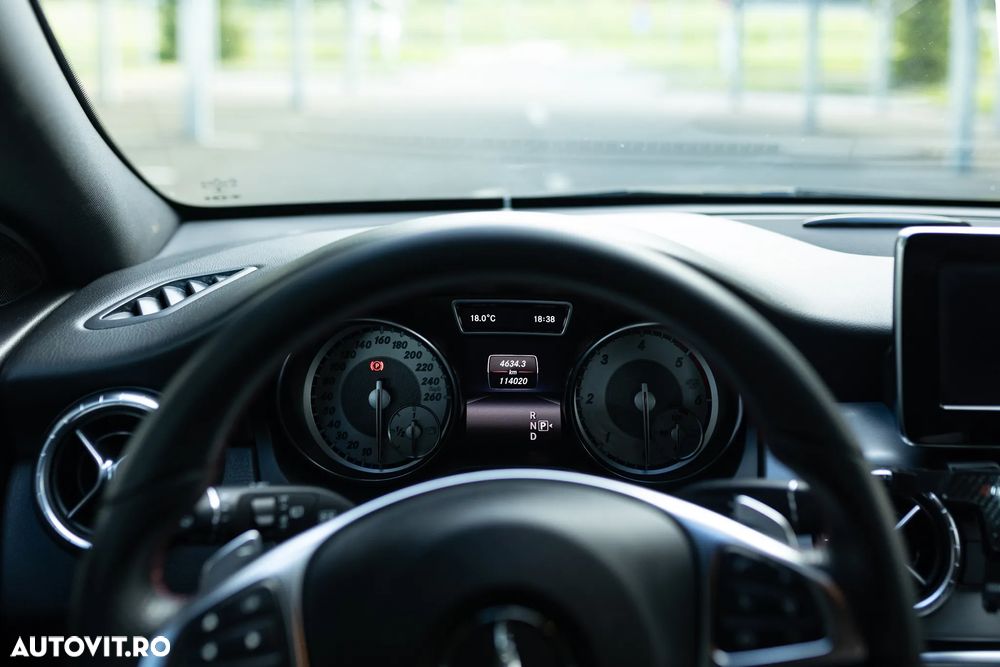 Mercedes-Benz CLA 200 d Shooting Brake 7G-DCT AMG Line - 11
