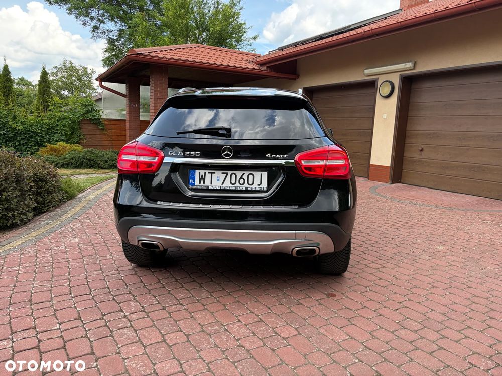 Mercedes-Benz GLA 250 4Matic 7G-DCT Urban - 12
