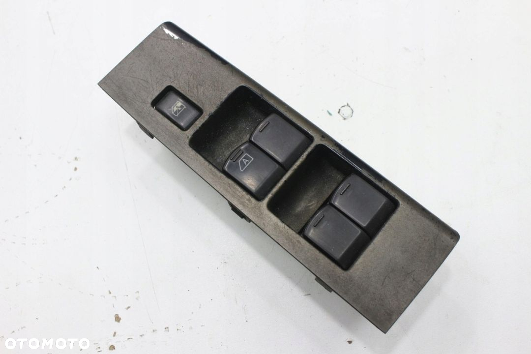 NAVARA D40 PANEL SZYB LEWY EU - 9