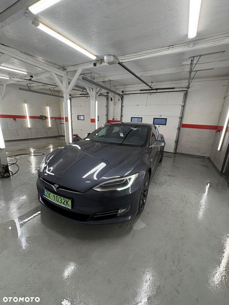 Tesla Model S - 9