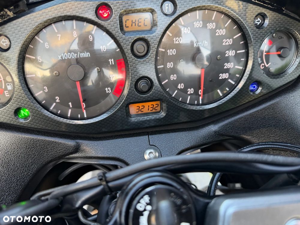 Suzuki GSX-R - 35