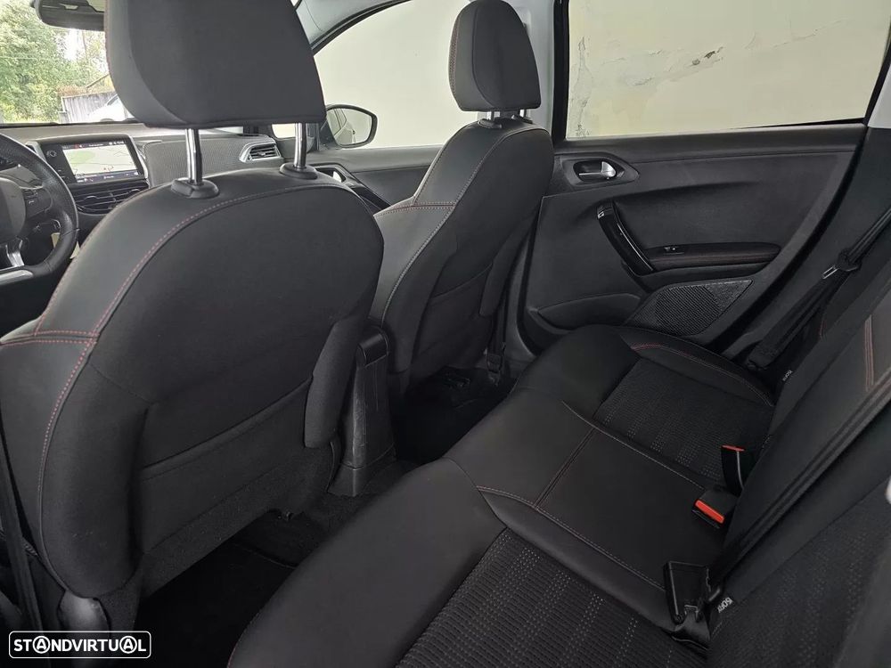 Peugeot 208 1.2 PureTech GT Line EAT6 - 30