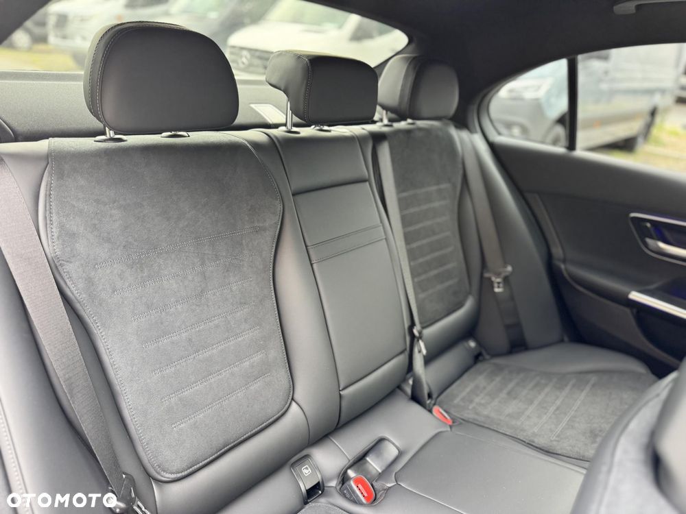 Mercedes-Benz Klasa C 200 4Matic 9G-TRONIC AMG Line - 11