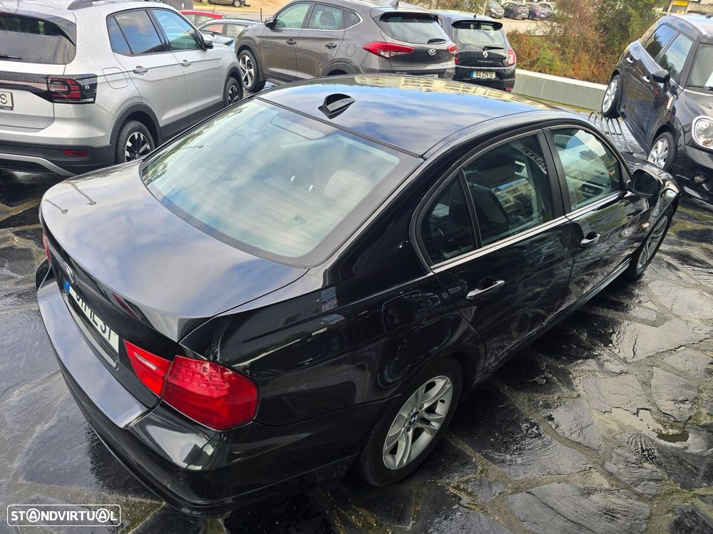 BMW 318 d Navigation Sport - 12