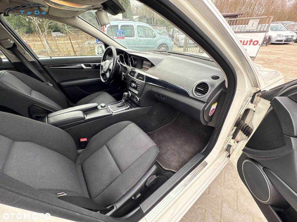 Mercedes-Benz Klasa C 200 CDI DPF Automatik BlueEFFICIENCY Elegance - 24