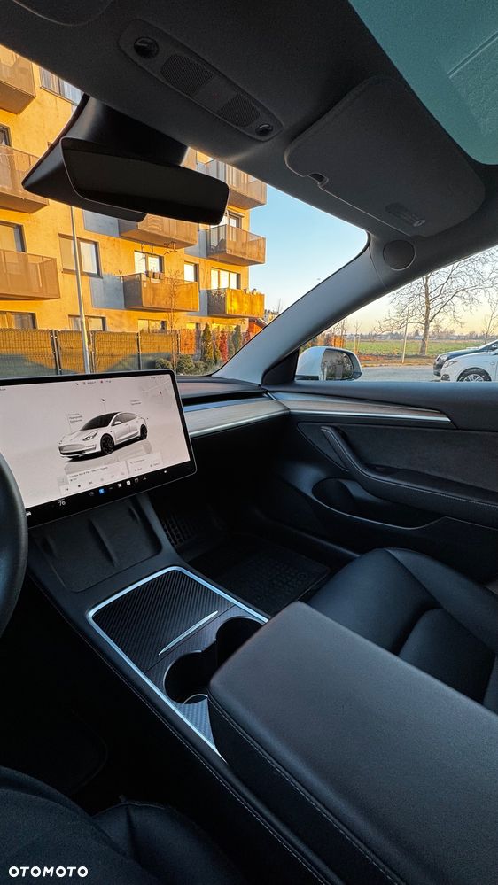 Tesla Model 3 - 12