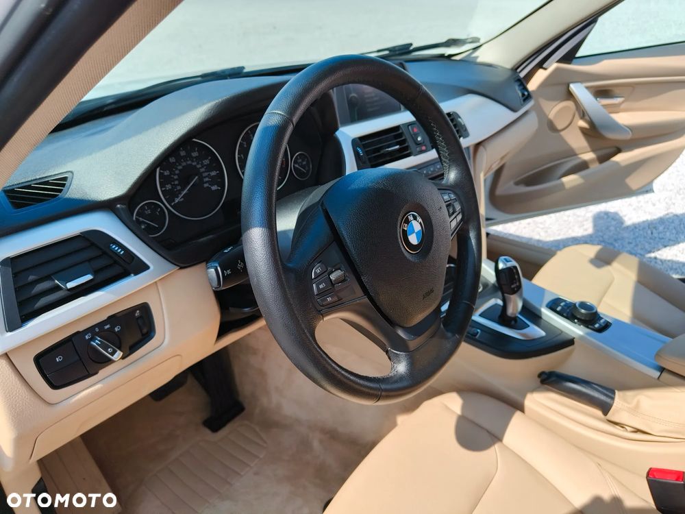 BMW Seria 3 328i xDrive - 19
