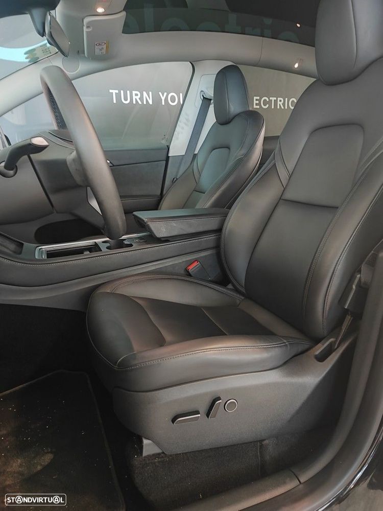 Tesla Model Y Long Range Dual Motor AWD — fotografia 7