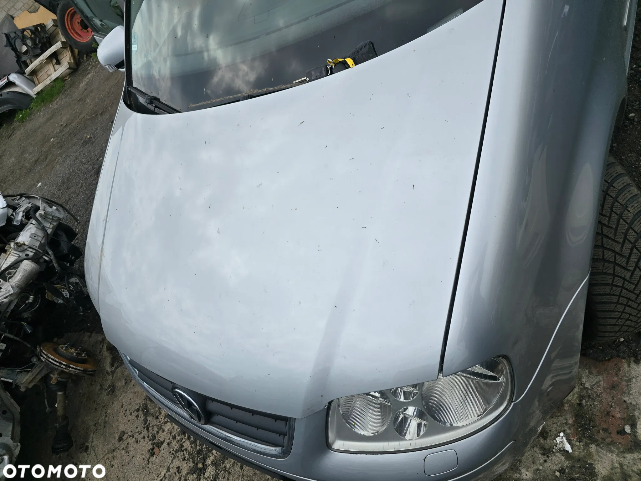 Maska przód vw Touran 03-06/Caddy 03-10 w kolorze LA7W - 2