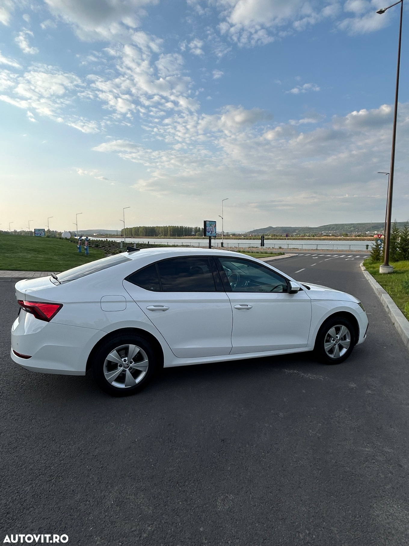 Skoda Octavia 2.0 TDI Ambition - 8