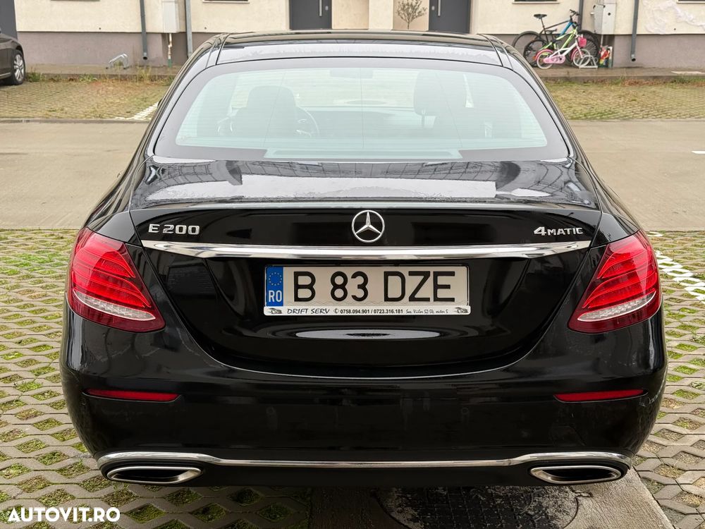 Mercedes-Benz E 200 4MATIC Aut. - 36