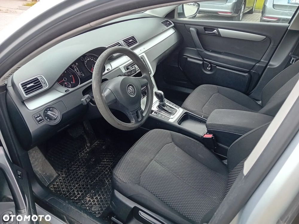 Volkswagen Passat 2.0 TDI Trendline DSG - 8