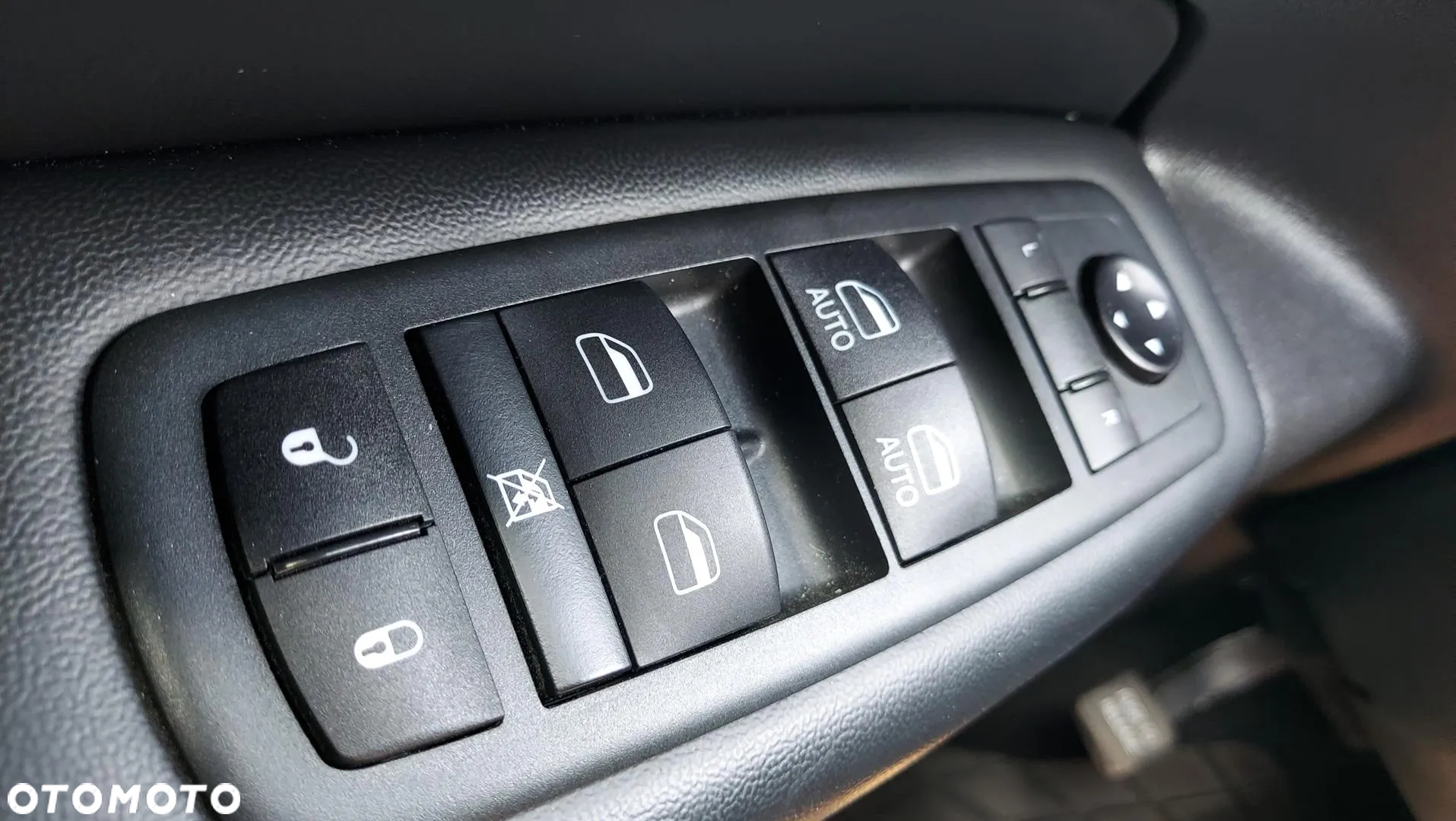 Jeep Grand Cherokee - 19