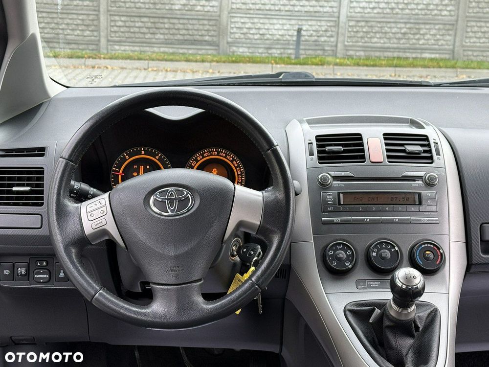 Toyota Auris 1.4 D-4D Premium - 24