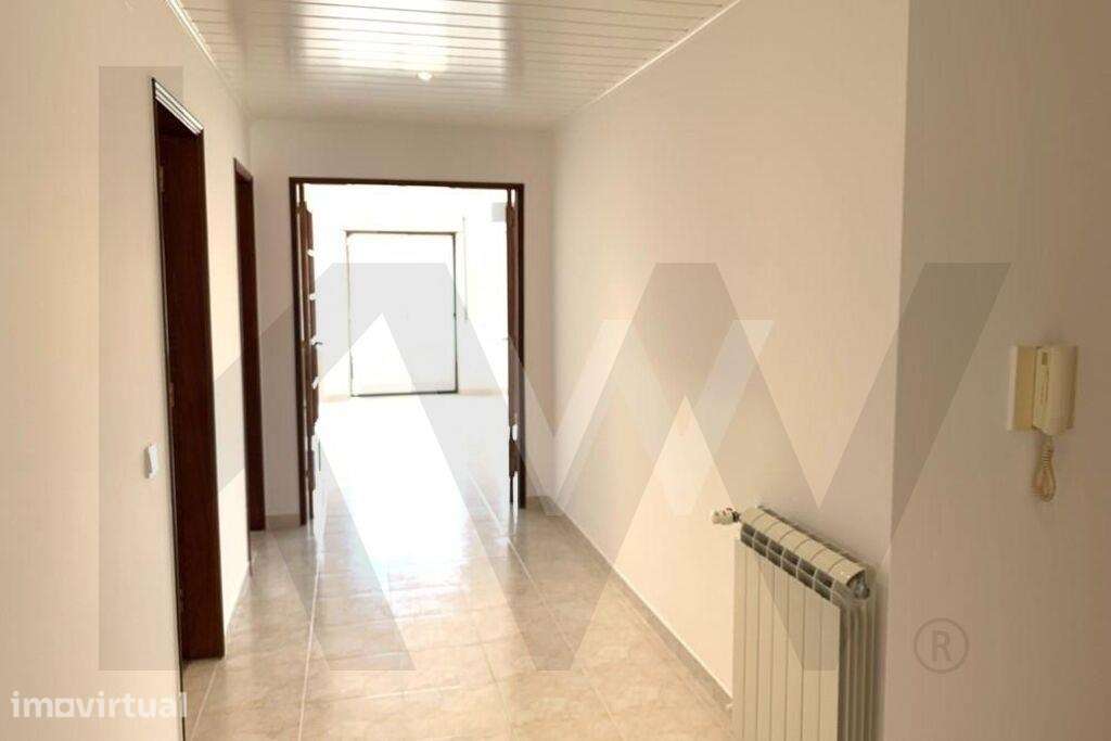 Apartamento T2 c/ Garagem e Arrecadação para Arrendamento em Mafra - Grande imagem: 3/18