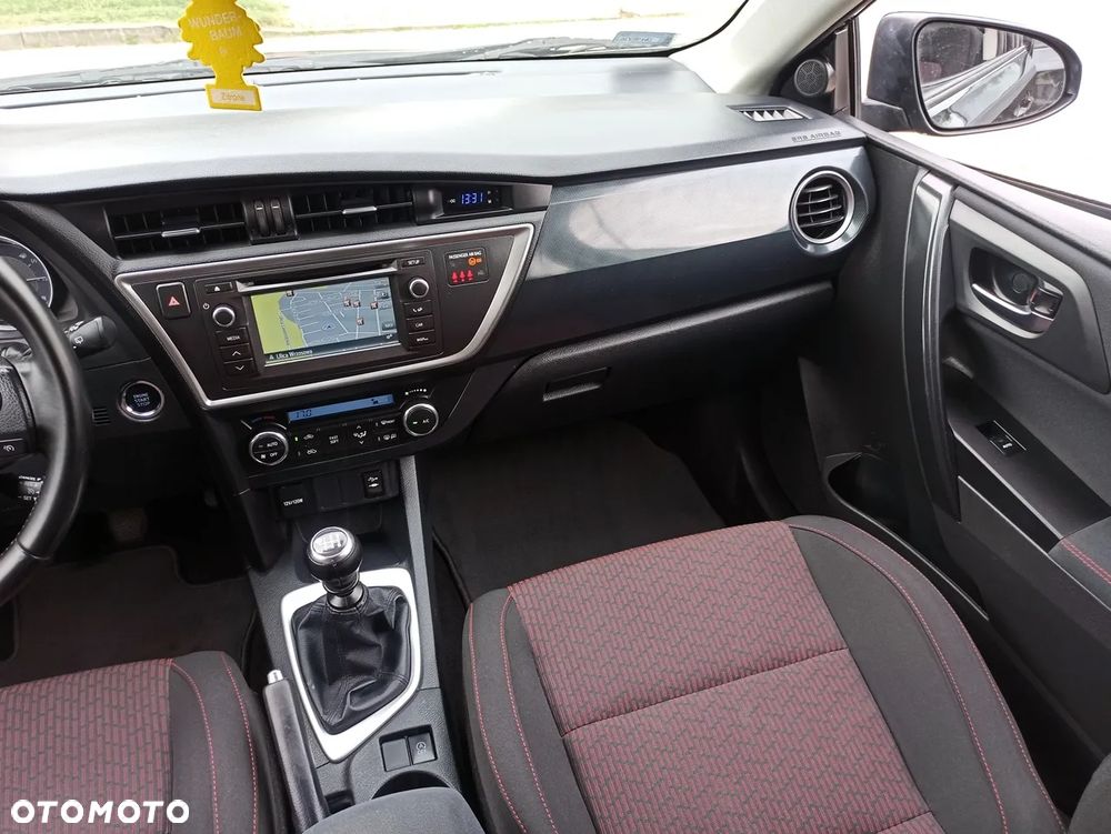 Toyota Auris 2.0 D-4D Executive - 17