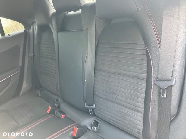 Mercedes-Benz CLA 200 7G-DCT AMG Line - 13