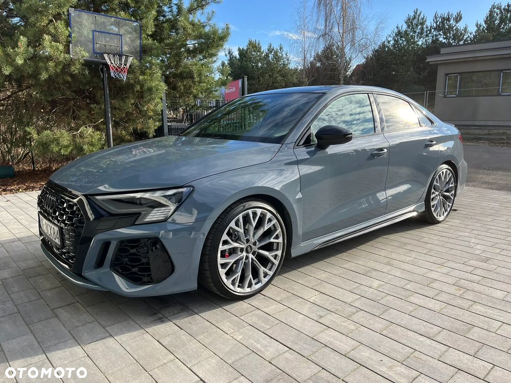 Audi RS3 Limousine - 1