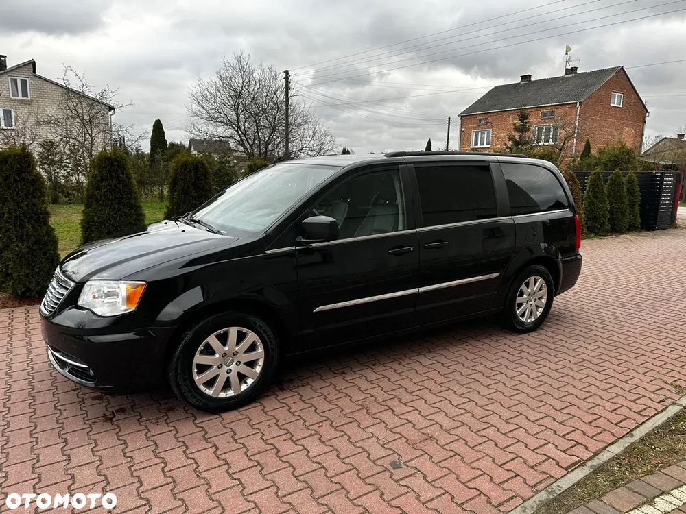 Chrysler Town & Country - 2
