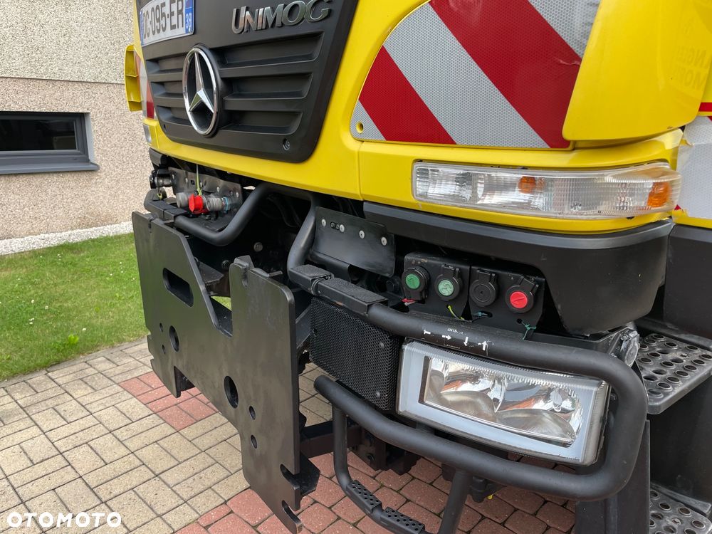 Mercedes-Benz Unimog u 20  pojazd specjalny traktor rolniczy wywrotka pojazd komunalny zimowego utrzymania dróg - 34