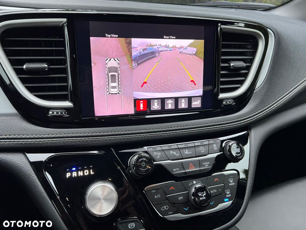 Chrysler Pacifica - 20