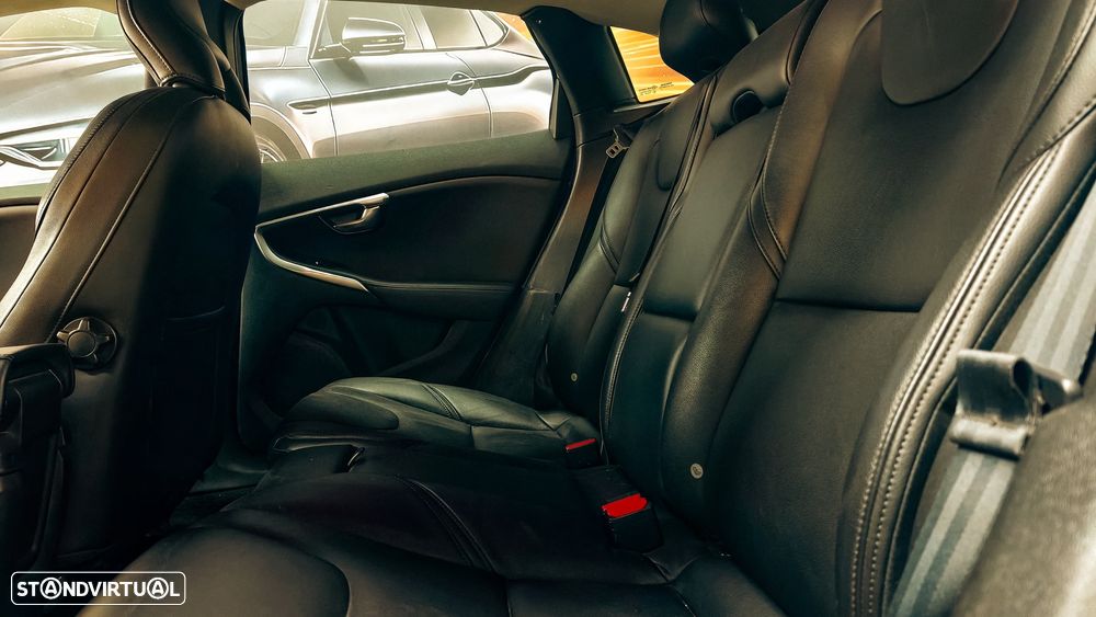 Volvo V40 D2 Summum - 14