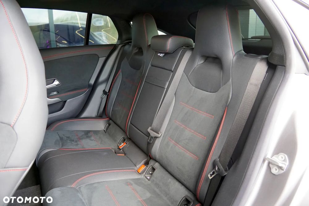 Mercedes-Benz CLA 200 AMG Line 7G-DCT - 17