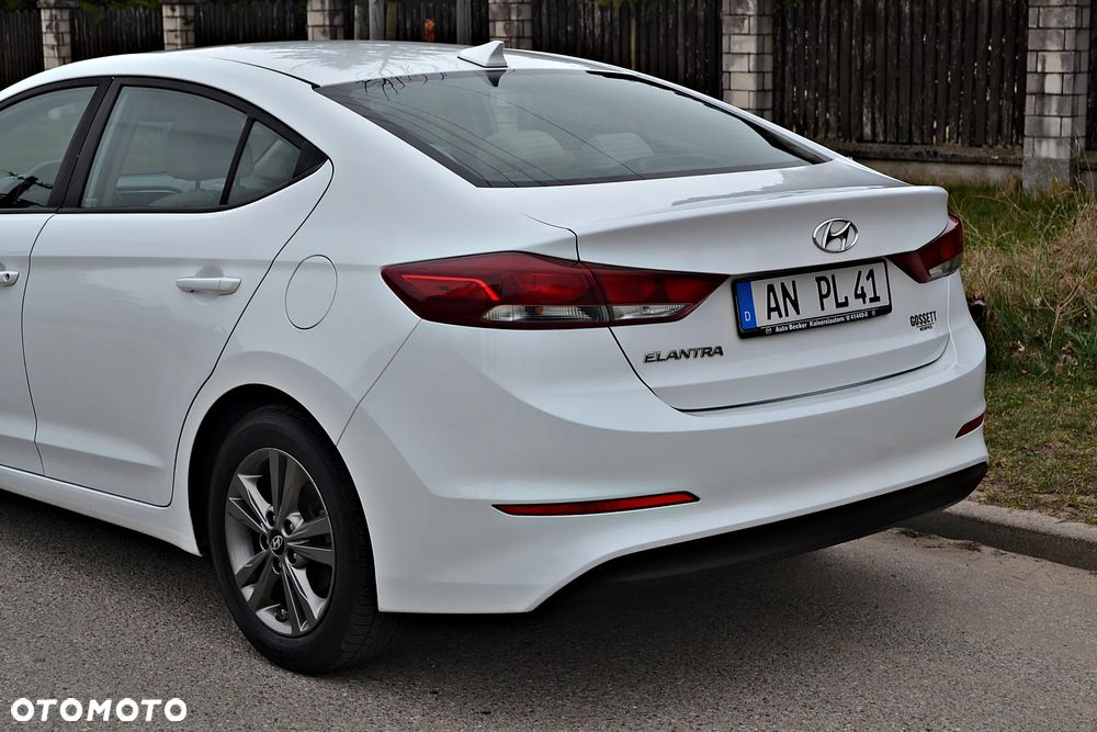 Hyundai Elantra - 11