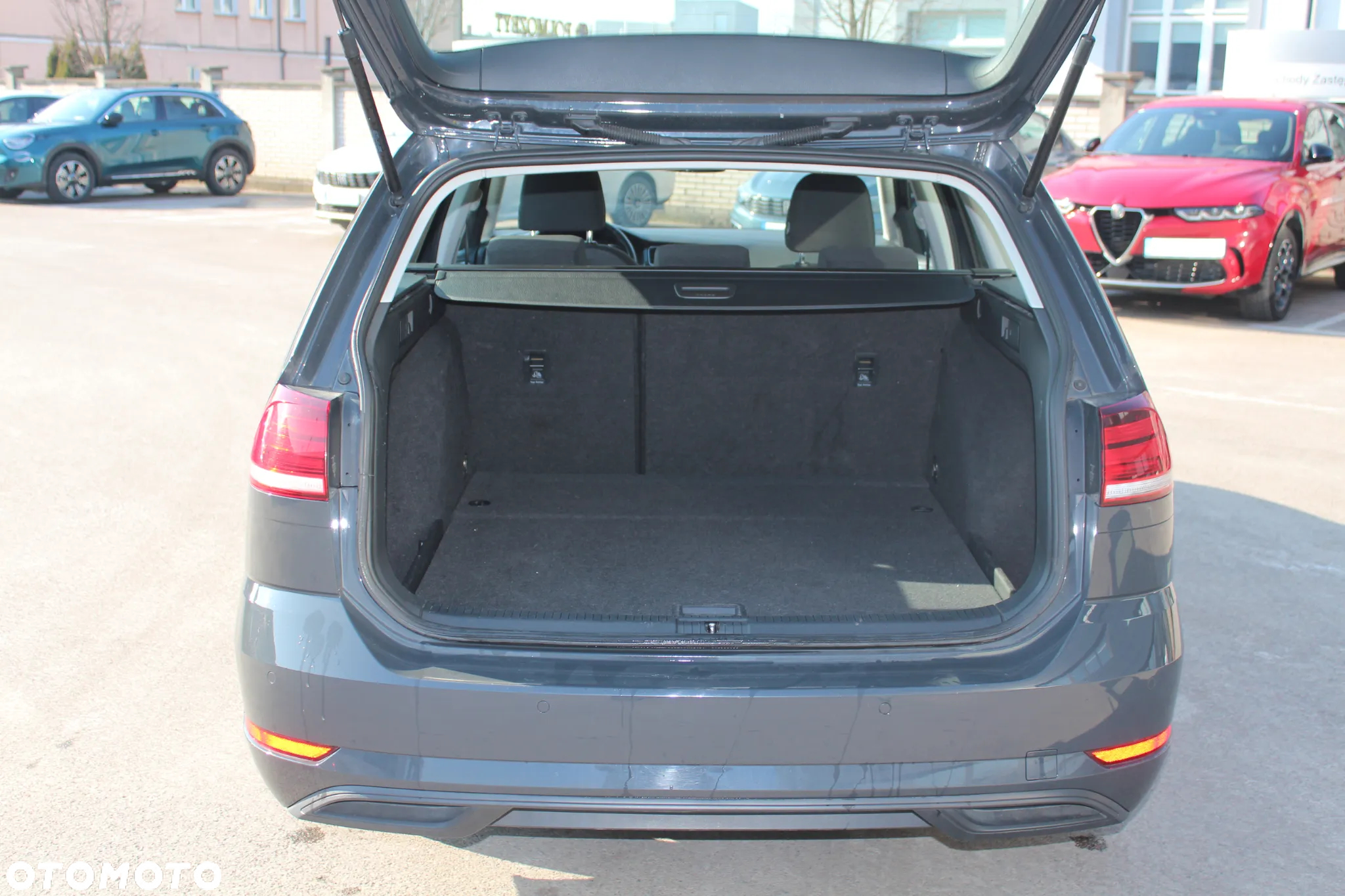 Volkswagen Golf - 10
