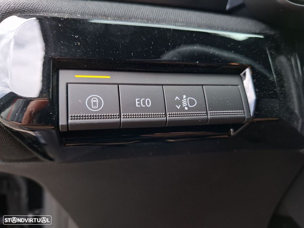 Nissan Micra 40 kWh Engage — fotografia 19