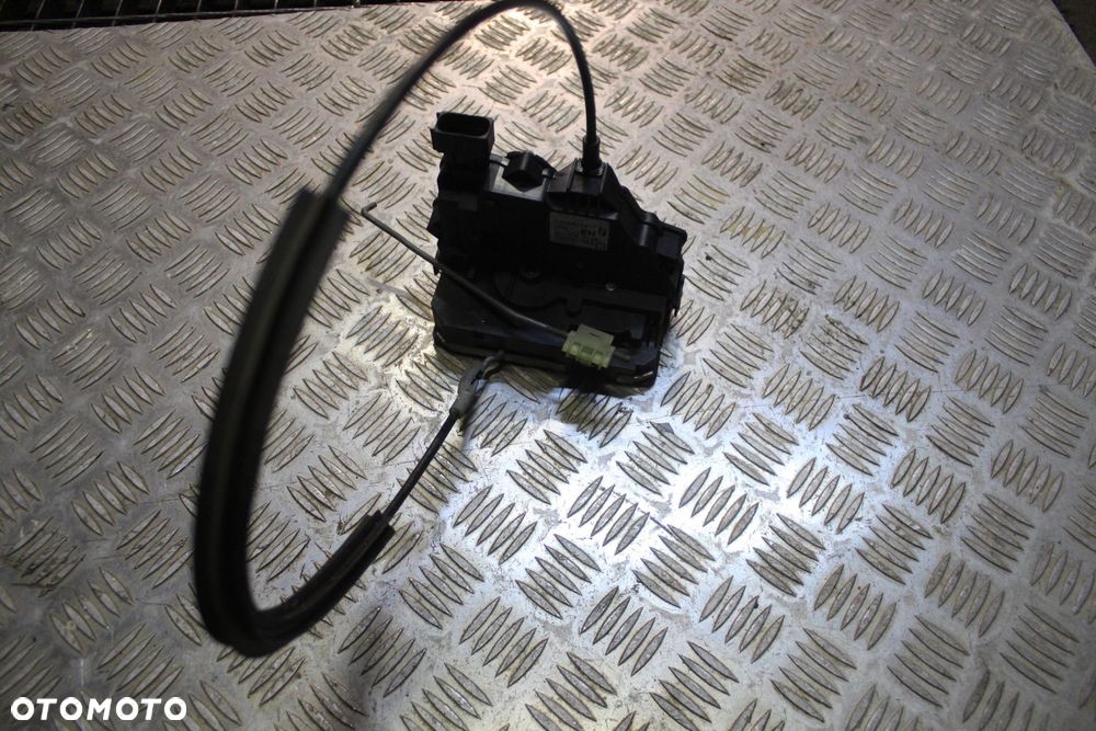 ZAMEK DRZWI PRAWY PRZÓD 6 PIN OPEL CORSA D 13258274