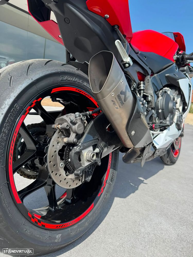 Yamaha YZF R1 - 15