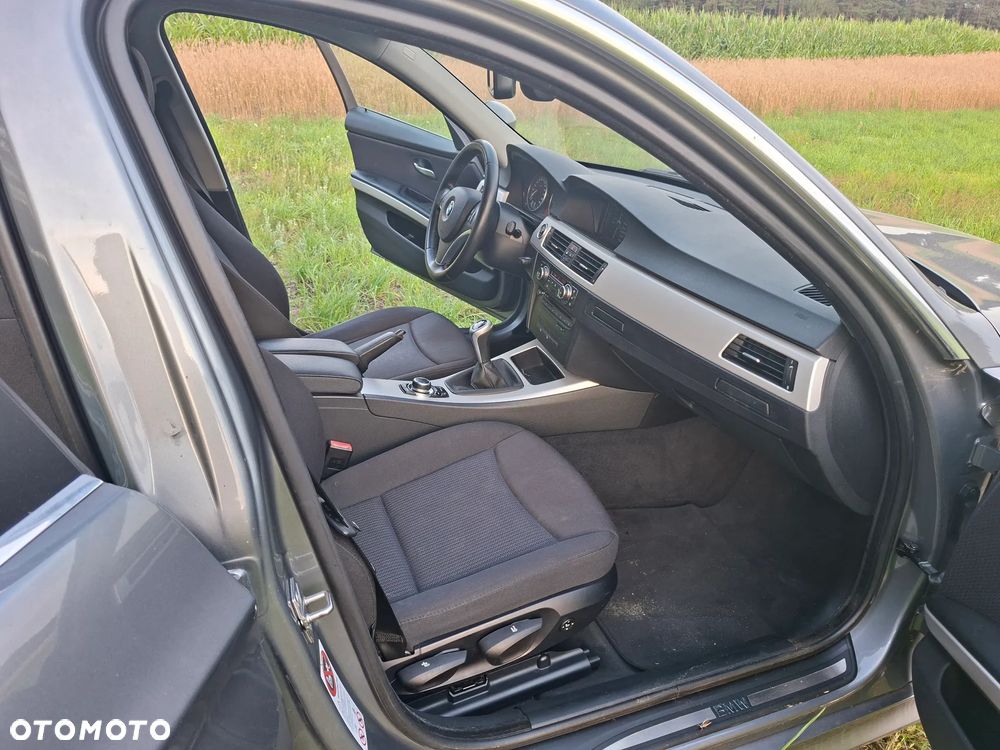 BMW Seria 3 330d xDrive - 12