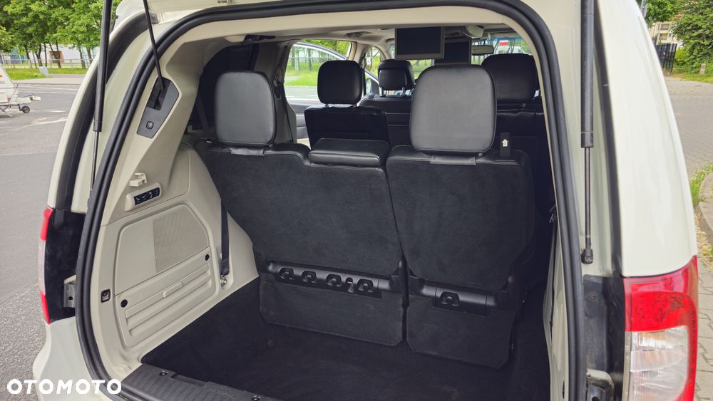 Chrysler Town & Country 3.6 Limited - 14