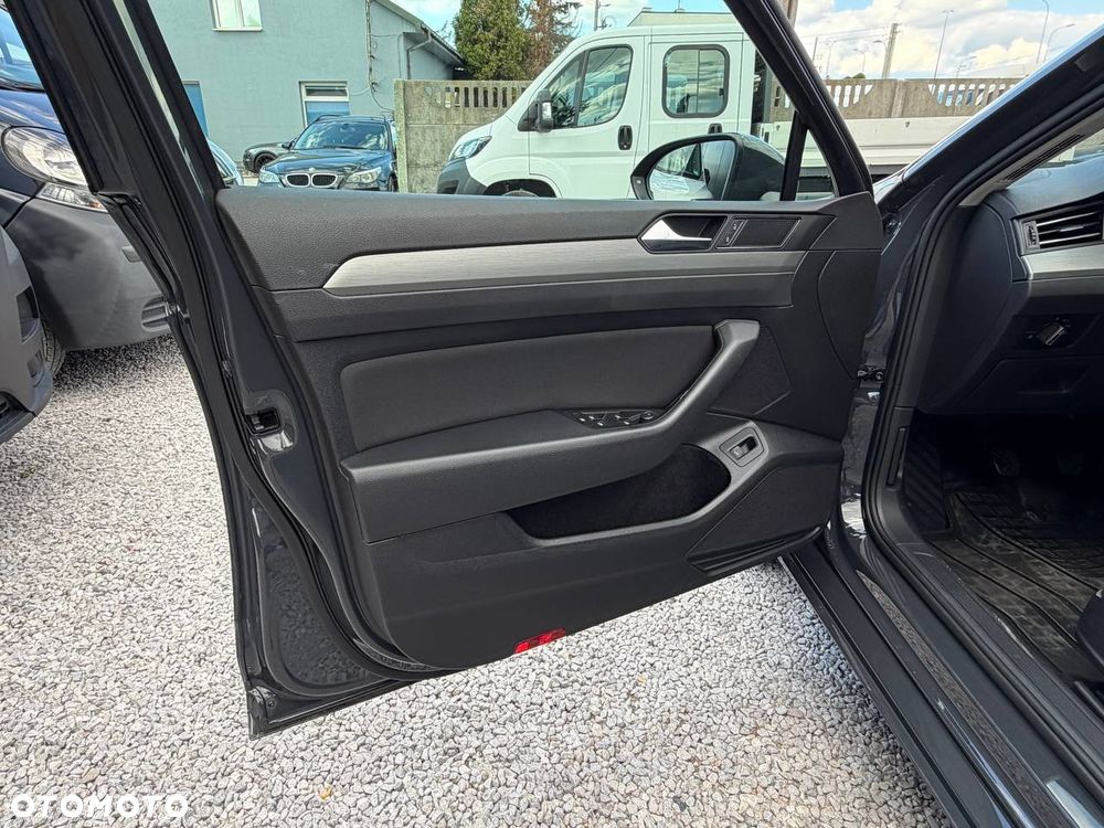 Volkswagen Passat - 14